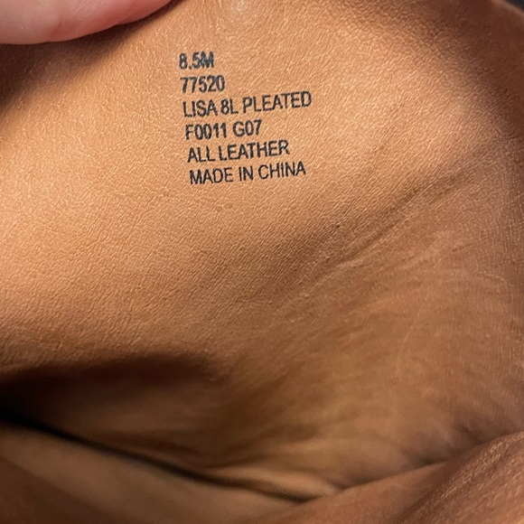 | Frye | Lisa Pleated Leather Boots. Size 8.5. - Picture 5 of 5